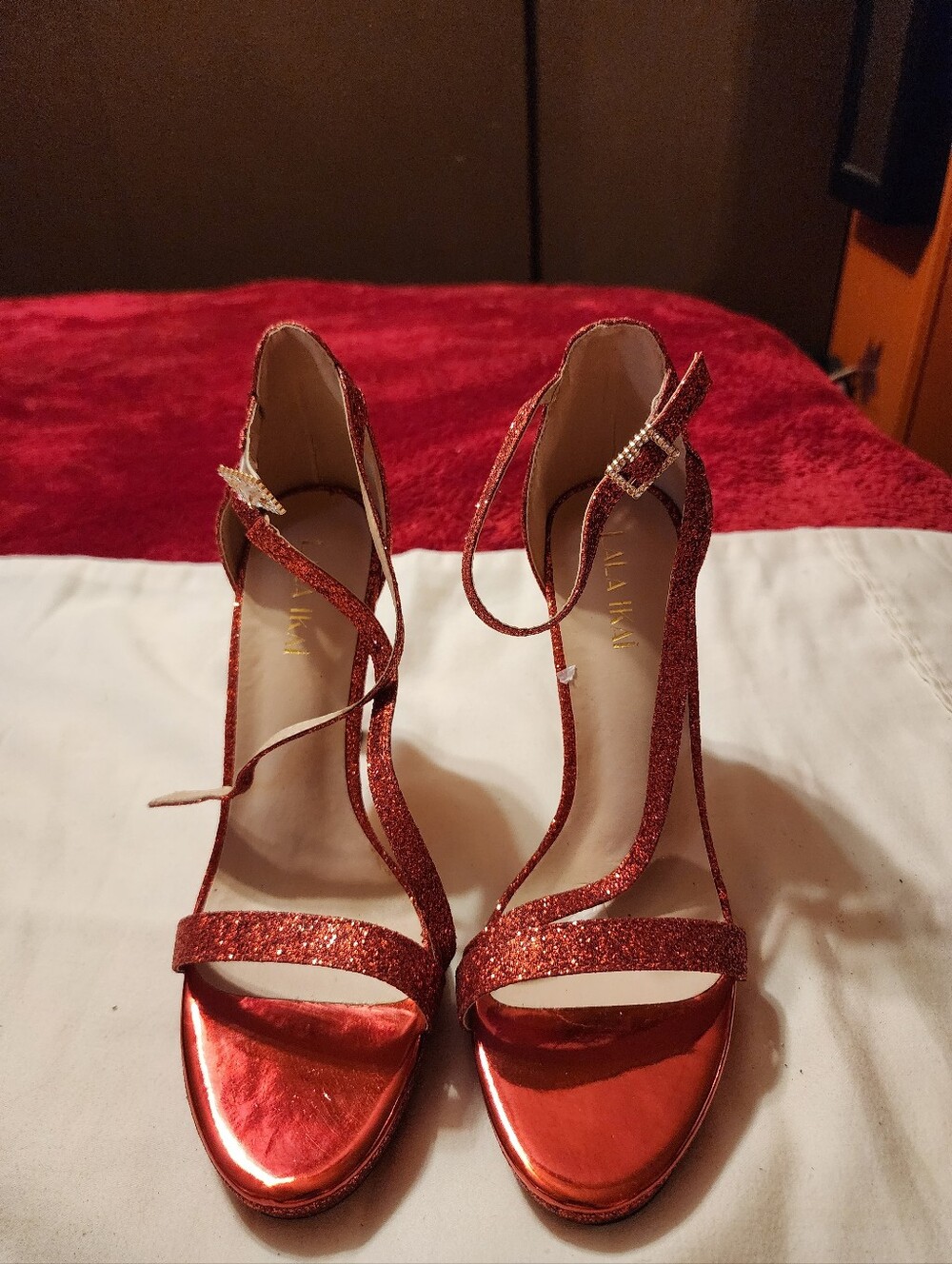 Red glitter heels with a 4.5 inch heel #glamour #partyshoes Lala IkaI